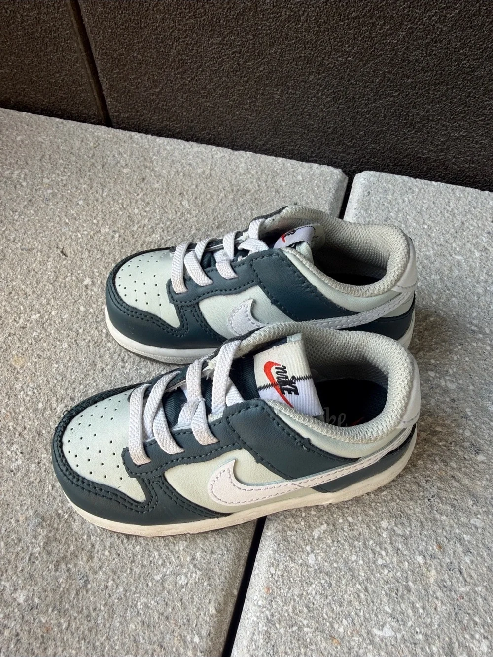Nike Toddler Low-Top Sneakers in Teal and White